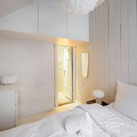 Dinbnb Comfortable 2-bed Urban Escape With Apple Tv & Cozy Features オスロ