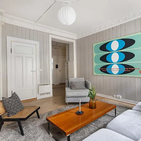 Dinbnb Comfortable 2-bed Urban Escape With Apple Tv & Cozy Features オスロ