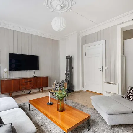 Dinbnb Comfortable 2-bed Urban Escape With Apple Tv & Cozy Features オスロ
