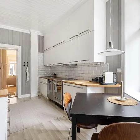 Dinbnb Comfortable 2-bed Urban Escape With Apple Tv & Cozy Features *