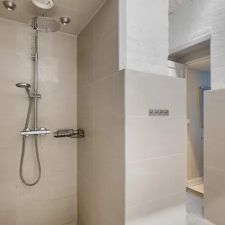 Dinbnb Comfortable 2-bed Urban Escape With Apple Tv & Cozy Features Apartment *