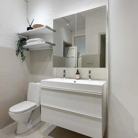 Dinbnb Comfortable 2-bed Urban Escape With Apple Tv & Cozy Features *